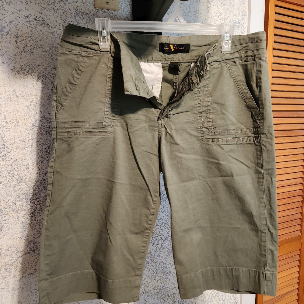 Gloria Vanderbilt Knee Length Shorts, size 16